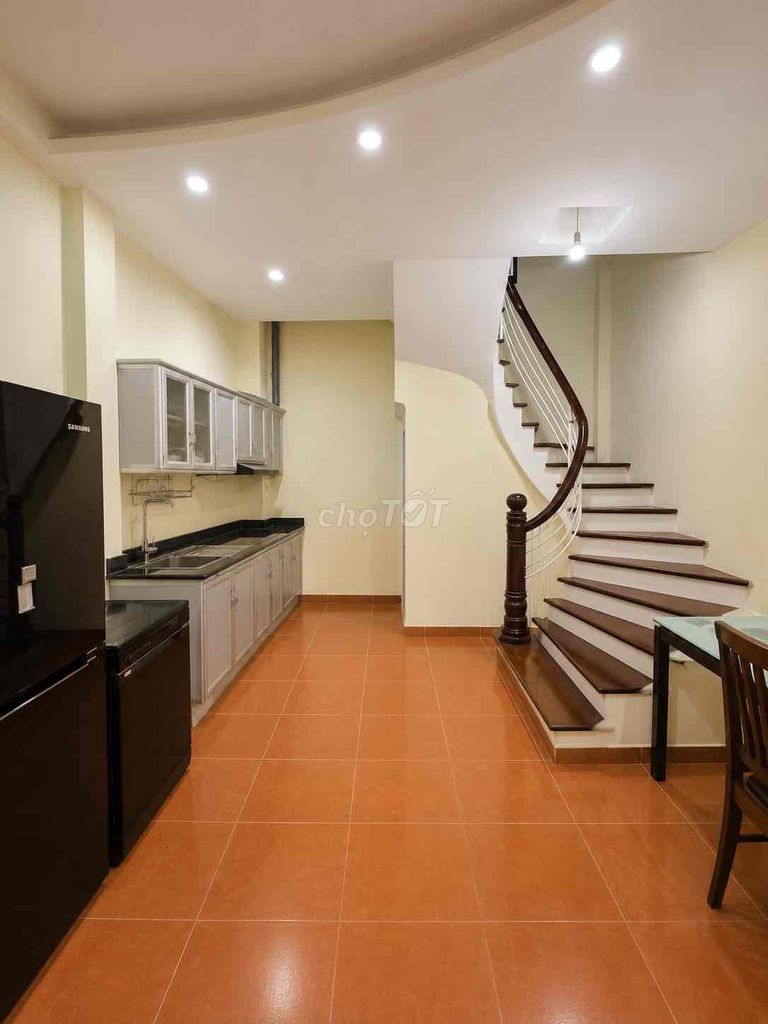 CHO THUÊ NHÀ NGUYÊN CĂN 5 TẦNG FULL NỘI THẤT
