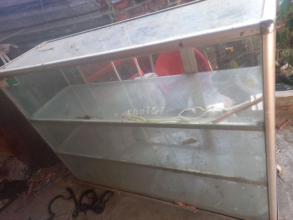 Tủ trưng bày Nhôm kính Bạc. Mua bán Tủ, kệ gia đình tại Quận Liên Chiểu Đà Nẵng được đăng bởi Hung hình 1