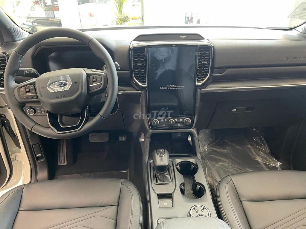 Ford Everest Titanium Đen 7 chỗ máy dầu. Mua bán Ô tô tại Quận Thanh Xuân Hà Nội được đăng bởi Dũng Nguyễn hình 4