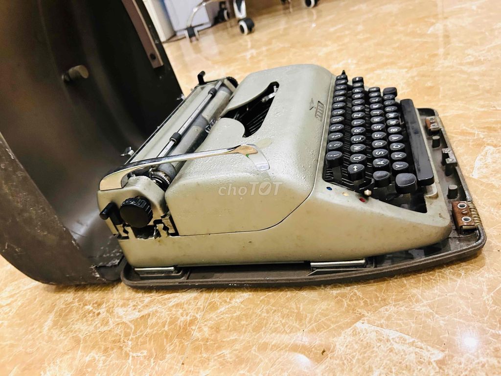 Máy đánh chữ Adler cổ xách tay từ Đức