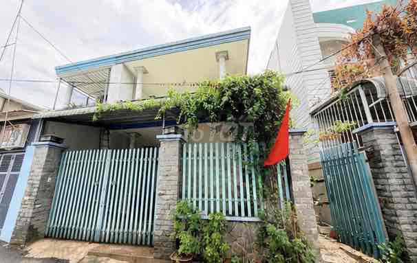 Cho thuê nhà HXH gần ĐH Ngân Hàng, DTSD 200m2,đs 5, p.Linh Trung 10tr