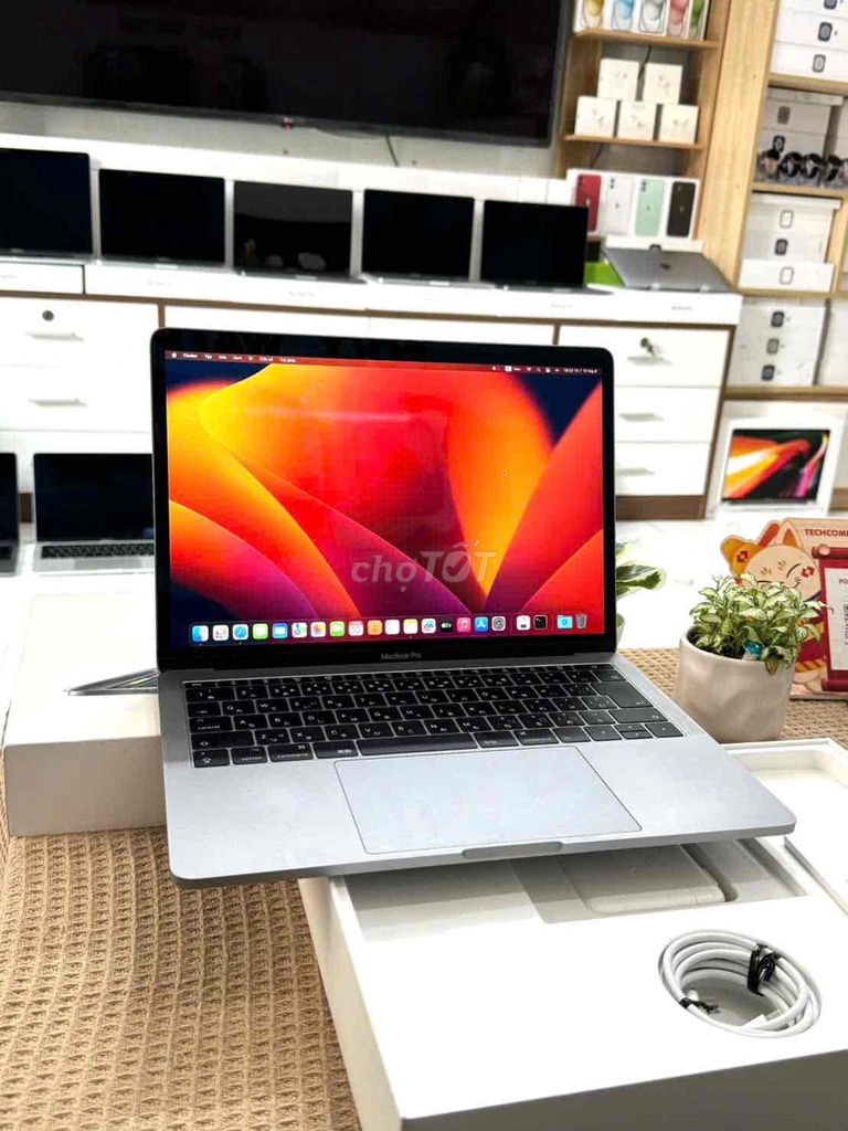 💻MacBook Pro 2016 i5 13.3 inch 8GB/256GB 99%. Mua bán Laptop tại Quận Bình Tân Tp Hồ Chí Minh được đăng bởi POLY STORE APPLE hình 1