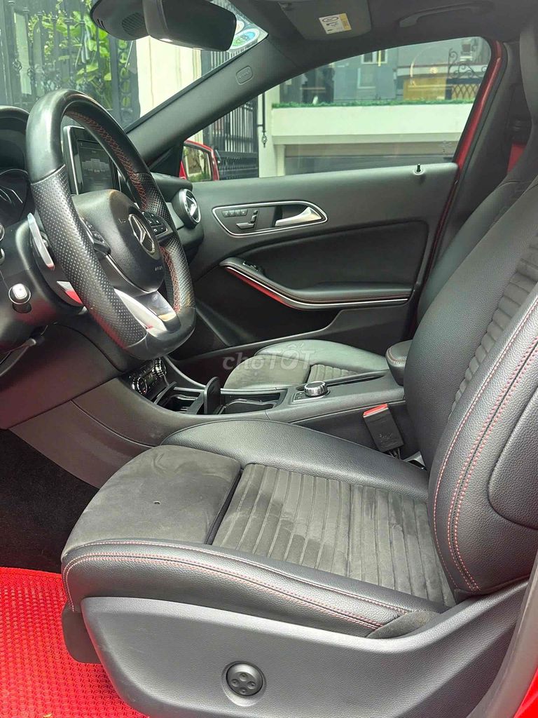 Mercedes Benz GLA250 AMG 4Matic sx 2016 màu đỏ. Mua bán Ô tô tại Quận Cầu Giấy Hà Nội được đăng bởi Cao Quý hình 9