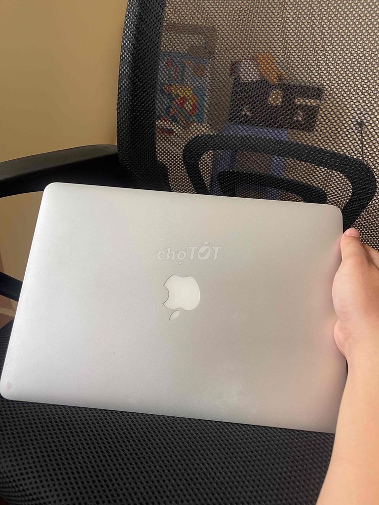 Apple MacBook Air 13 inch i5 4GB. Mua bán Laptop tại Quận 4 Tp Hồ Chí Minh được đăng bởi Thai hình 1