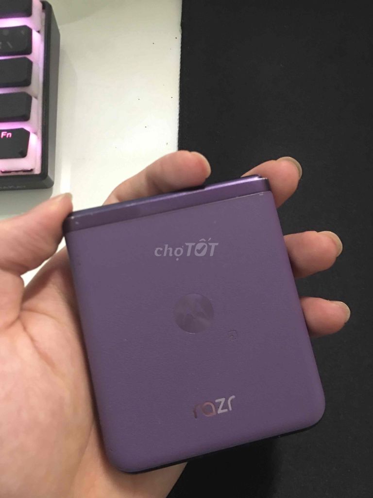 Motorola Razr 40 ( 144hz) pin 7-8 tiếng. Mua bán Điện thoại tại Quận Cầu Giấy Hà Nội được đăng bởi Đỗ Mạnh Hùng hình 1