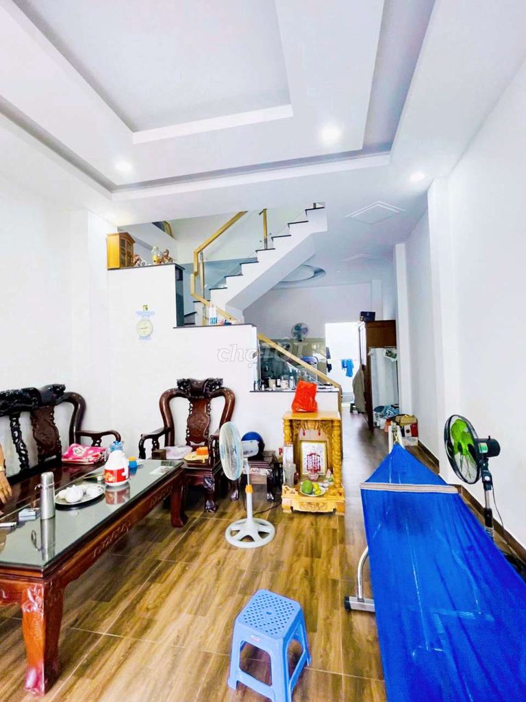 Nhà mặt tiền 62m2, 3 tầng, gần Nguyễn Duy Trinh, Phú Hữu, Quận 9