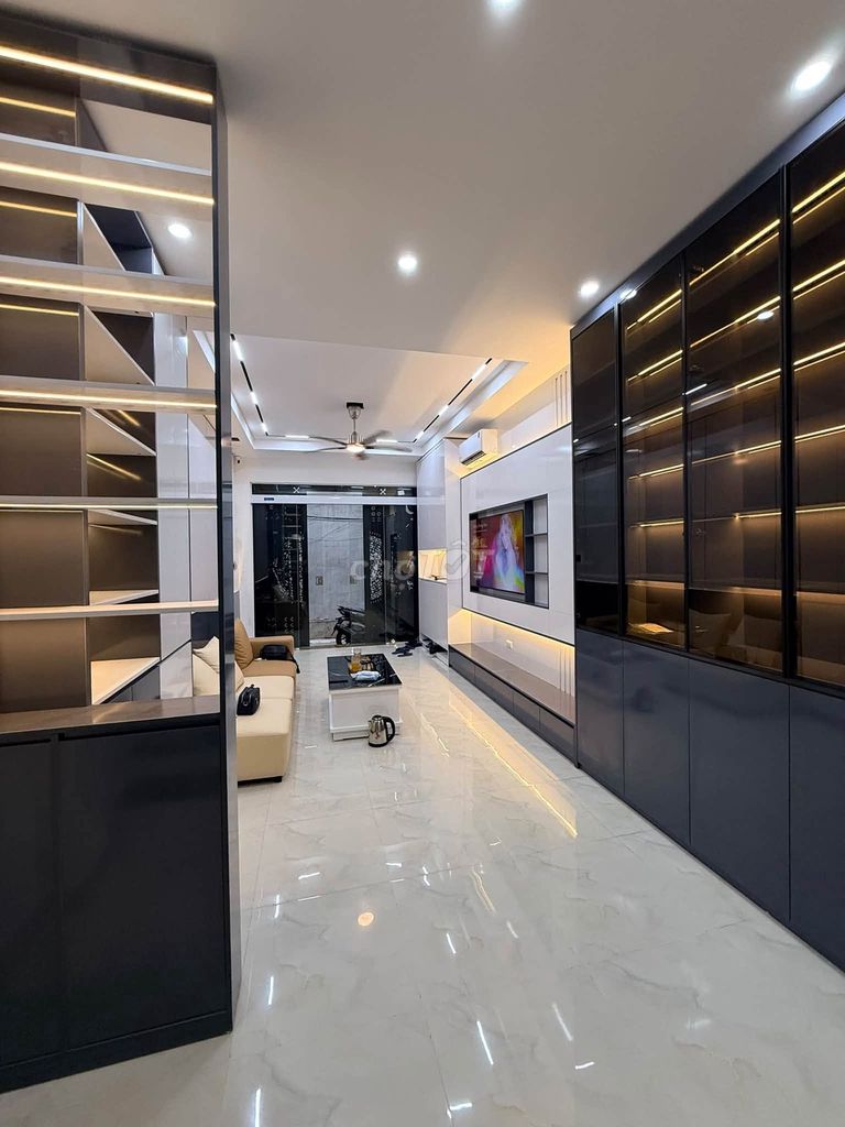 Nhà đẹp ở ngay - Tây Hồ - Full nội thất