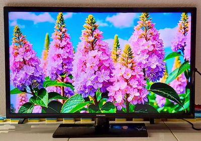 Tivi 40 inch Samsung sáng đẹp loa vòm hay. Mua bán Tivi, Âm thanh tại Quận Ninh Kiều Cần Thơ được đăng bởi Luật Nguyễn