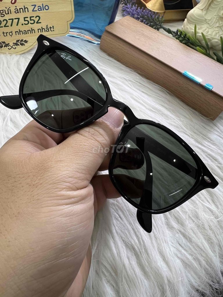 Kính râm Ray-Ban RB 4258-F Đen. Mua bán Phụ kiện thời trang khác tại Huyện Thanh Trì Hà Nội được đăng bởi Shop HaNoiGiaRe Com hình 1