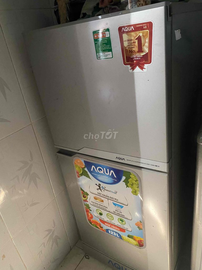 Cần bán nhanh tủ lạnh Aqua 123L chạy ngon lành