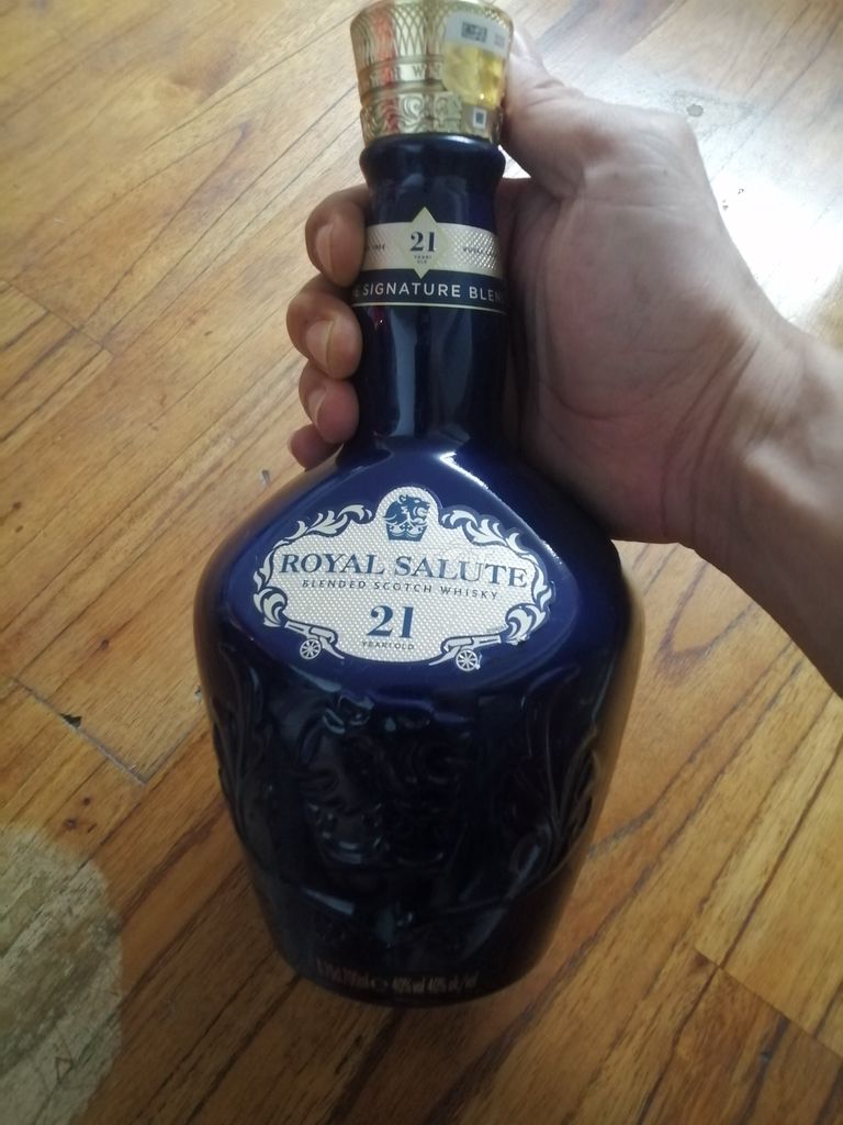 Vỏ chai rượu Royal Salute 21 Xanh. Mua bán Đồ sưu tầm, đồ cổ tại Quận Bình Thạnh Tp Hồ Chí Minh được đăng bởi Thuong tran hình 1