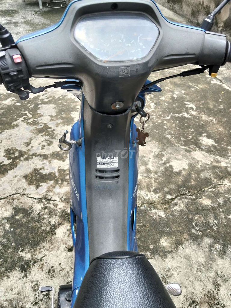Honda Wave Alpha 2002 с номерами Хошимина от собственника
