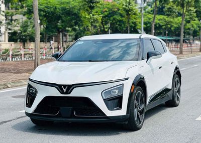 VinFast VF7 Plus 2025 Trắng 4v7 km 2 cầu