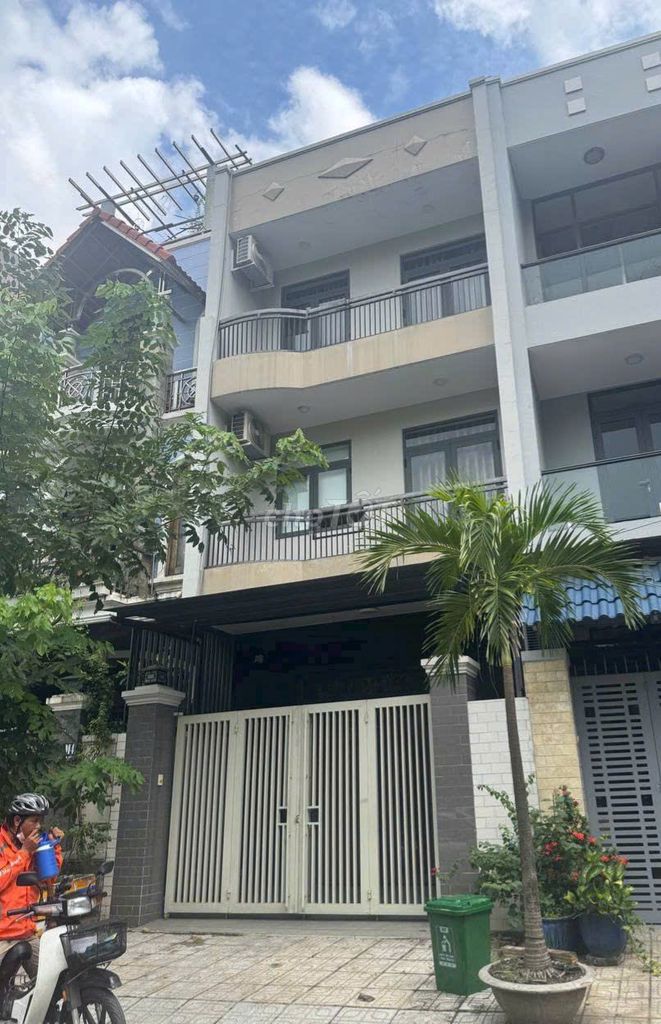 Аренда · 4 комн. · 110 м² · Quận Tân Bình, ул. Đường Quách Văn Tuấn