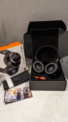 Tai nghe JBL Live 660NC Wireless Noise Cancelling