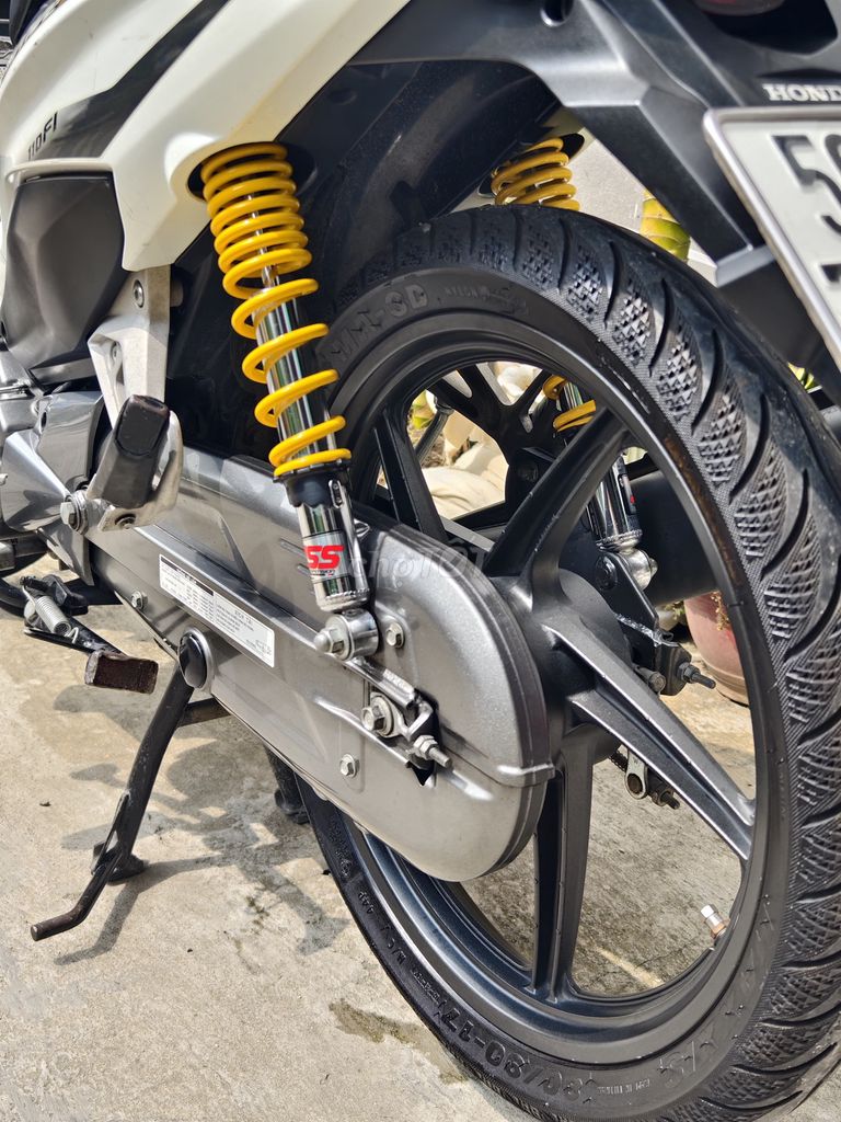 Honda Wave RSX Fi màu Trắng BSTP. Mua bán Xe máy tại Quận 12 Tp Hồ Chí Minh được đăng bởi Lê Dũng hình 5
