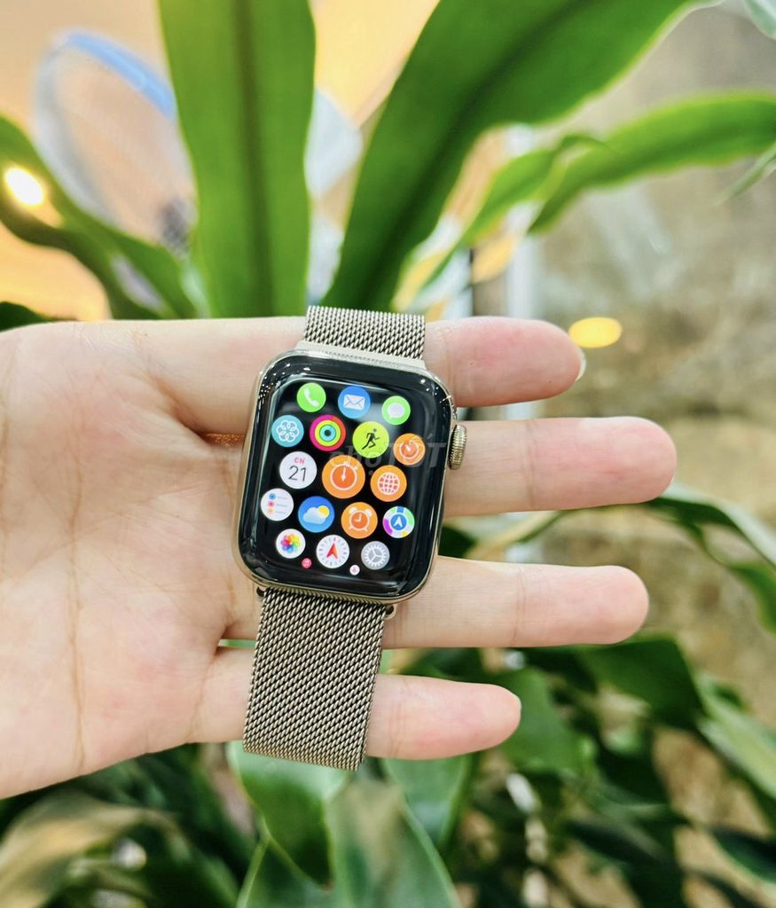 Em cần bán lại Apple watch seri 6 40mm thép LTE