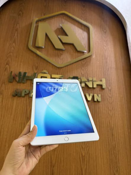 Apple iPad Gen 9 256GB Trắng Đã sử dụng. Mua bán Máy tính bảng tại Quận Gò Vấp Tp Hồ Chí Minh được đăng bởi Nguyễn Thị Thu Hiền hình 1