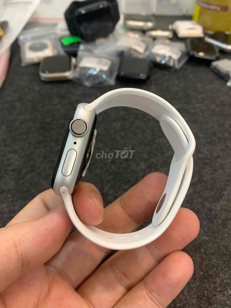 Apple watch Series 4 40mm Nhôm Trắng