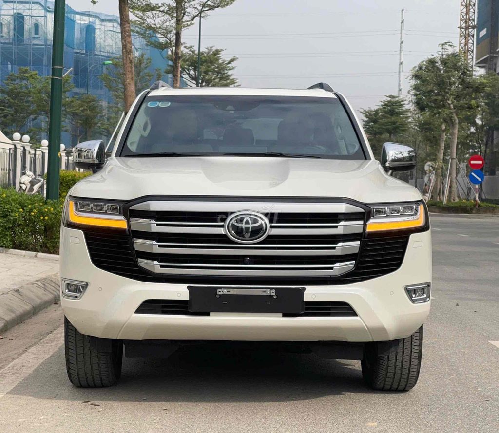 Toyota Land Cruiser LC300 2023 3.5 V6 - 21000 km. Mua bán Ô tô tại Quận 1 Tp Hồ Chí Minh được đăng bởi Nguyên hình 1