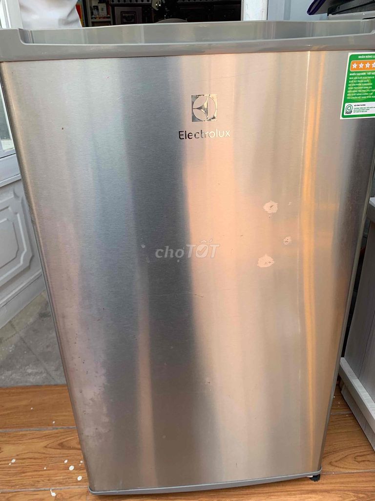 Tủ lạnh Electrolux EUM0900SA 85L. Mua bán Tủ lạnh tại Quận 12 Tp Hồ Chí Minh được đăng bởi Nhân Đô hình 1