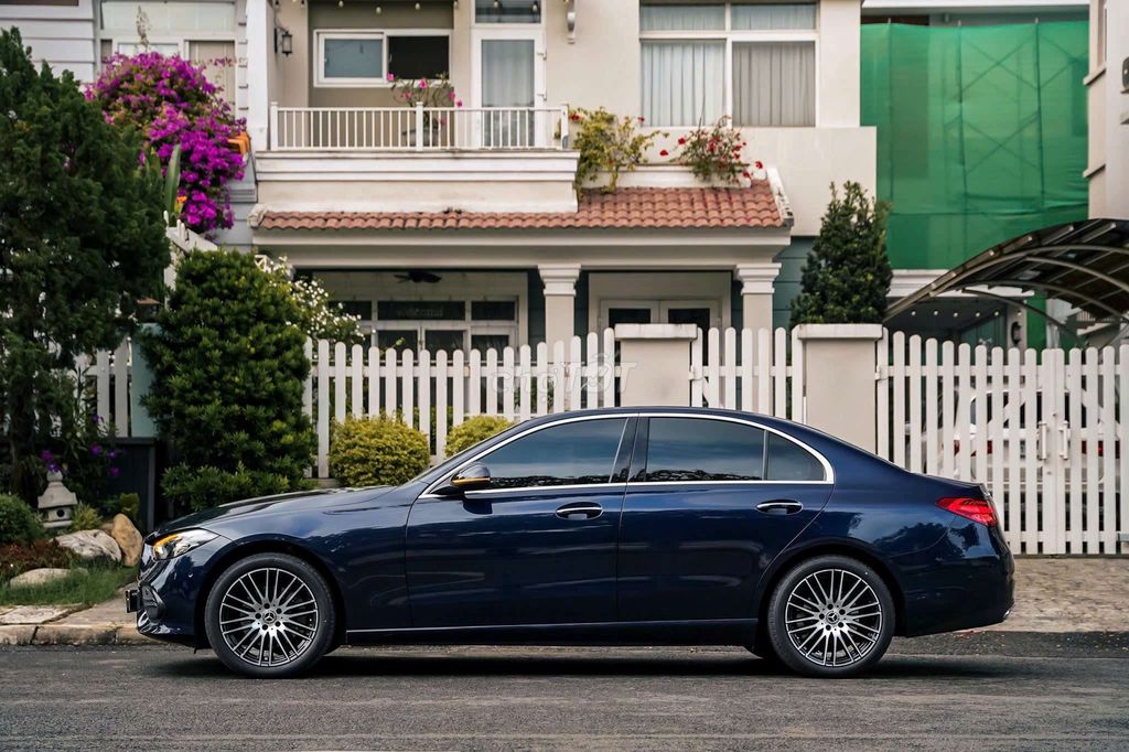 Mercedes C200 Avantgarde Plus siêu lướt 13.000km. Mua bán Ô tô tại Quận 7 Tp Hồ Chí Minh được đăng bởi Hoàn Lee Xe Lướt hình 4