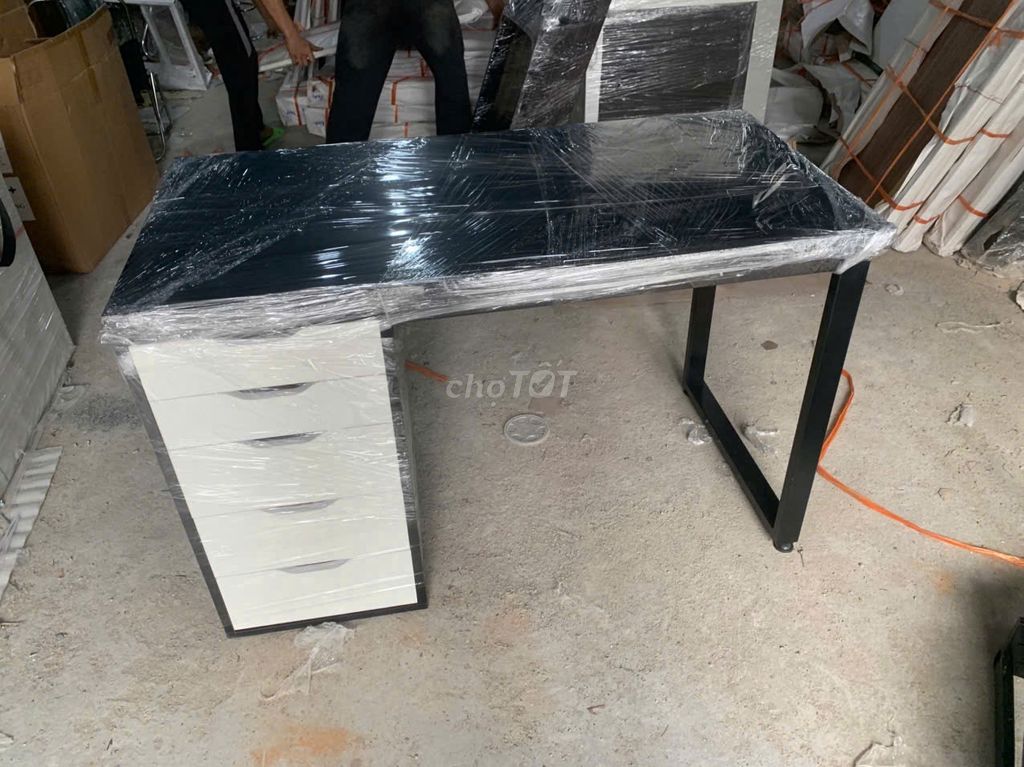 Bàn IKEA, bàn làm việc có ngăn kéo