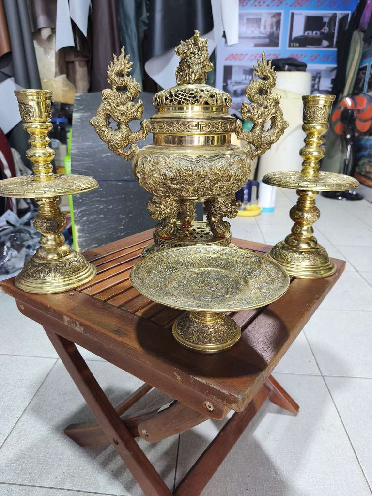 Bộ lư đồng Vàng đồng Tinh xảo. Mua bán Đồ sưu tầm, đồ cổ tại Thị xã Điện Bàn Quảng Nam được đăng bởi Huỳnh Thắng hình 1