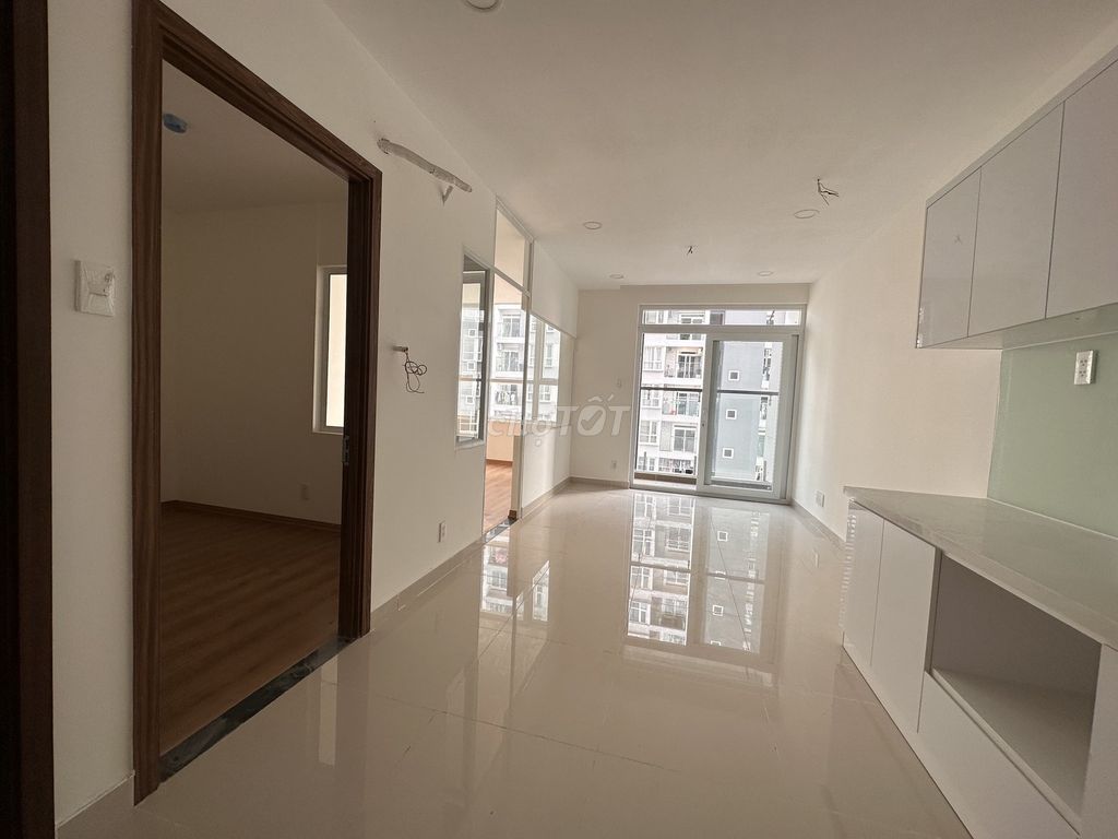 Cho thuê căn hộ 2pn 1wc nhà trống giá 8tr, đẩy đủ nội thất 10tr
