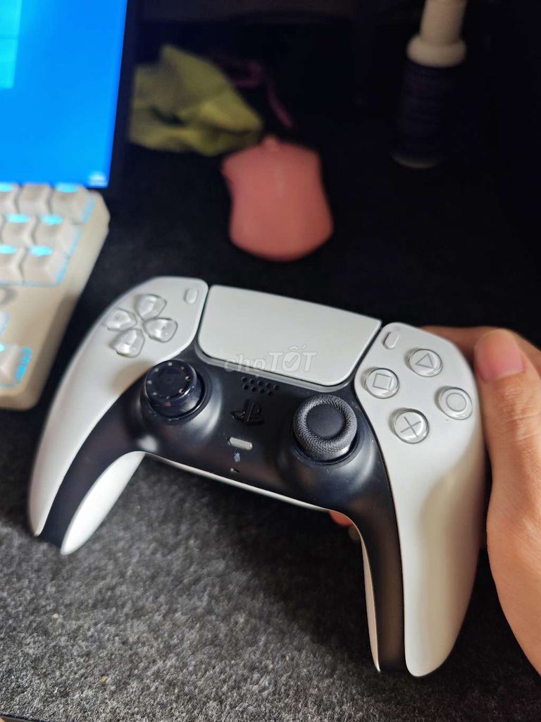 Tay cầm Sony PS5 DualSense Trắng. Mua bán Thiết bị chơi game tại Quận Bắc Từ Liêm Hà Nội được đăng bởi Dung Phan hình 1