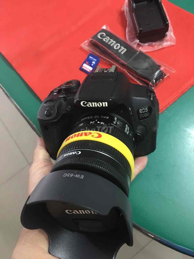 Máy ảnh Canon 700D còn mới ít dùng dưới 2000 shot