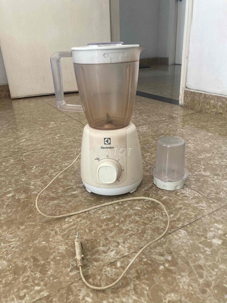 Máy xay sinh tố Electrolux EBR3416A Trắng. Mua bán Bếp, lò, đồ điện nhà bếp tại Quận 1 Tp Hồ Chí Minh được đăng bởi phạm anh tuấn hình 1