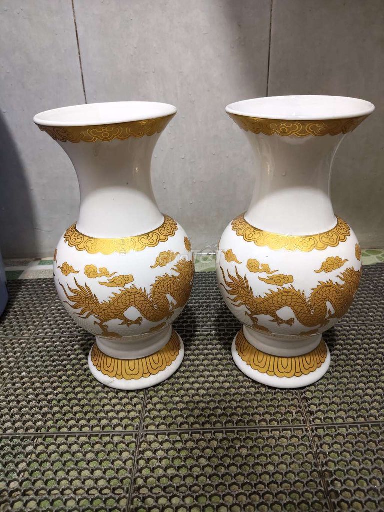 Bình bông sứ Trắng Vàng Rồng 30cm. Mua bán Nội thất, đồ gia dụng khác tại Huyện Hóc Môn Tp Hồ Chí Minh được đăng bởi Tieu Thi Van Ha hình 1