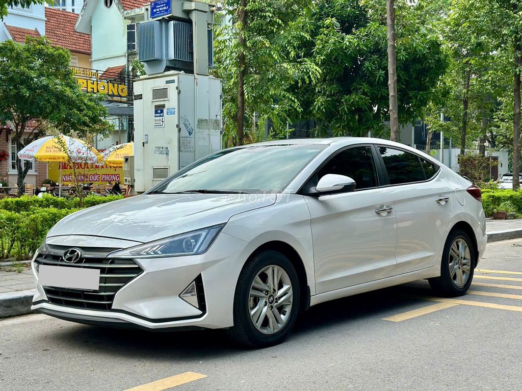 Hyundai Elantra 2021 1.6 AT màu trắng