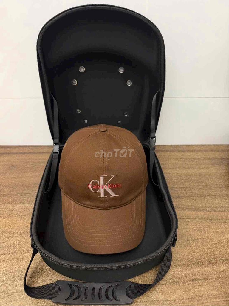 Nón Calvin Klein Kaki Nâu Trung Quốc. Mua bán Phụ kiện thời trang khác tại Thành phố Rạch Giá Kiên Giang được đăng bởi nón đẹp 1999 hình 1