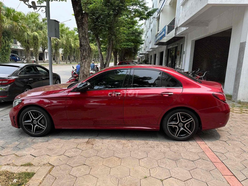 Мерседес-Бенц C300 AMG красный 86767 км