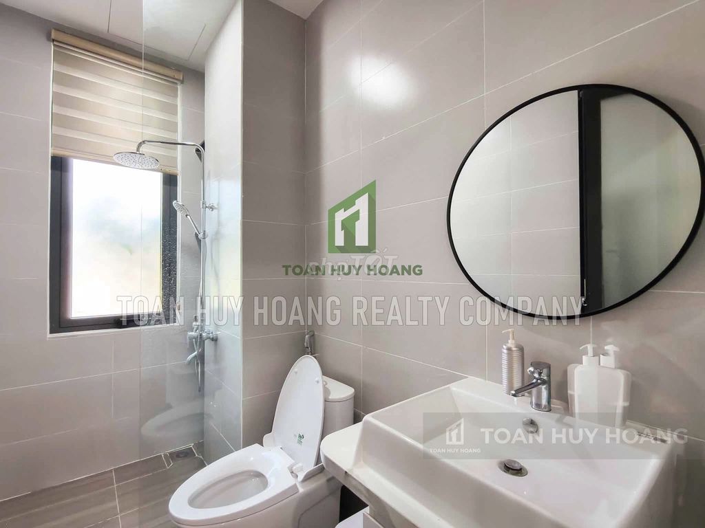 Modern Nam Việt Á house with 3 en-suite bedrooms and parking — photo 8