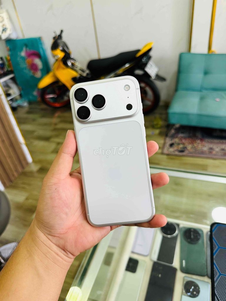 Apple iPhone 17 Pro Max 512GB Trắng Like New. Mua bán Điện thoại tại Thành phố Tây Ninh Tây Ninh được đăng bởi Công Minh Mobile hình 1