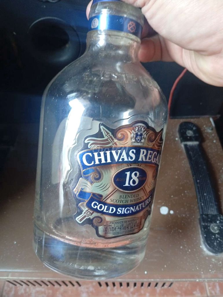 Vỏ chai chivas 18