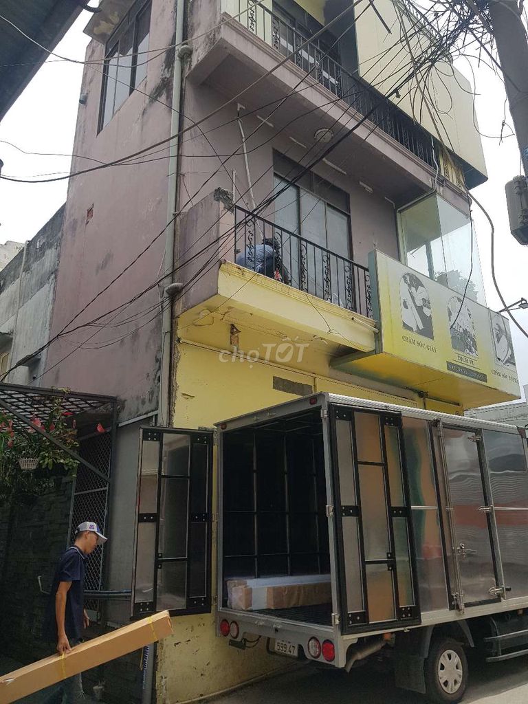 Nhà cho thuê nguyên căn ba mặt tiền gần ngã tư chợ Đường Quang Trung