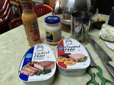 Thịt hộp ngon và trái ôliu. Mua bán Đồ ăn, thực phẩm và các loại khác tại Quận 12 Tp Hồ Chí Minh được đăng bởi bùi Tuấn