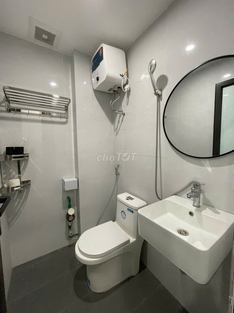 ПРОДАМ ЛИФТЫ CCMN HONG MAI- 7 ЭТАЖЕЙ — 2 ОТКРЫТЫХ — ПЕРЕУЛКИ — РЯДОМ С МАШИНАМИ.