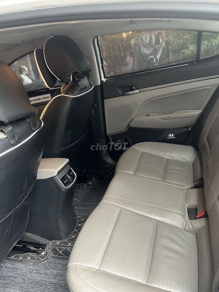 Hyundai Elantra AD số tự động 4 chỗ màu trắng. Mua bán Ô tô tại Thành phố Hội An Quảng Nam được đăng bởi Nguyễn Tấn Tường hình 7