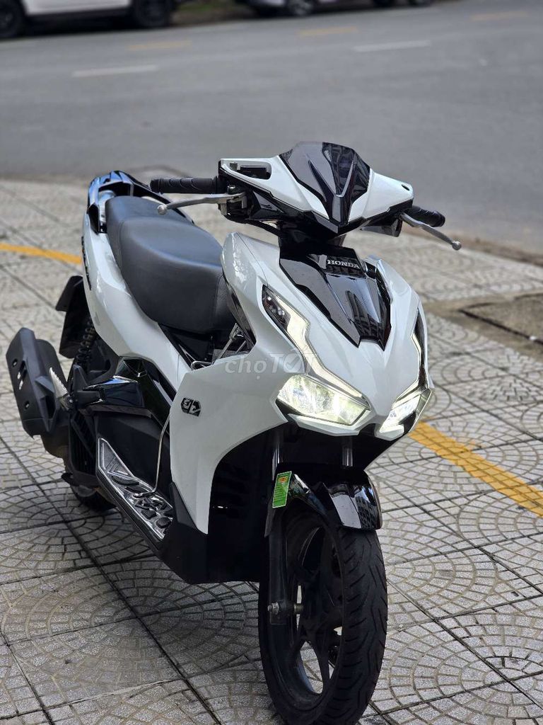 Honda Air Blade 2022 бело-черный спорт