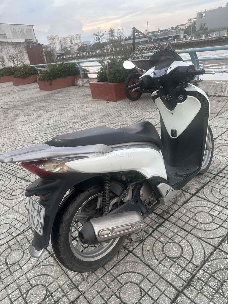 cần nhượng lại em SH nhập khẩu ý nguyên chiếc. Mua bán Xe máy tại Thành phố Mỹ Tho Tiền Giang được đăng bởi Minh Khôi hình 2