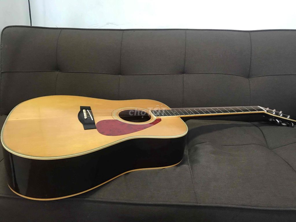 Guitar Yamaha FG -201 . Made in Japan.