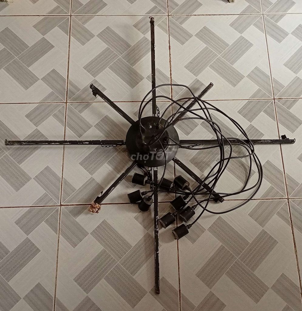 Đèn chùm kim loại đen hiện đại. Mua bán Đèn tại Quận Ninh Kiều Cần Thơ được đăng bởi Trí hình 1