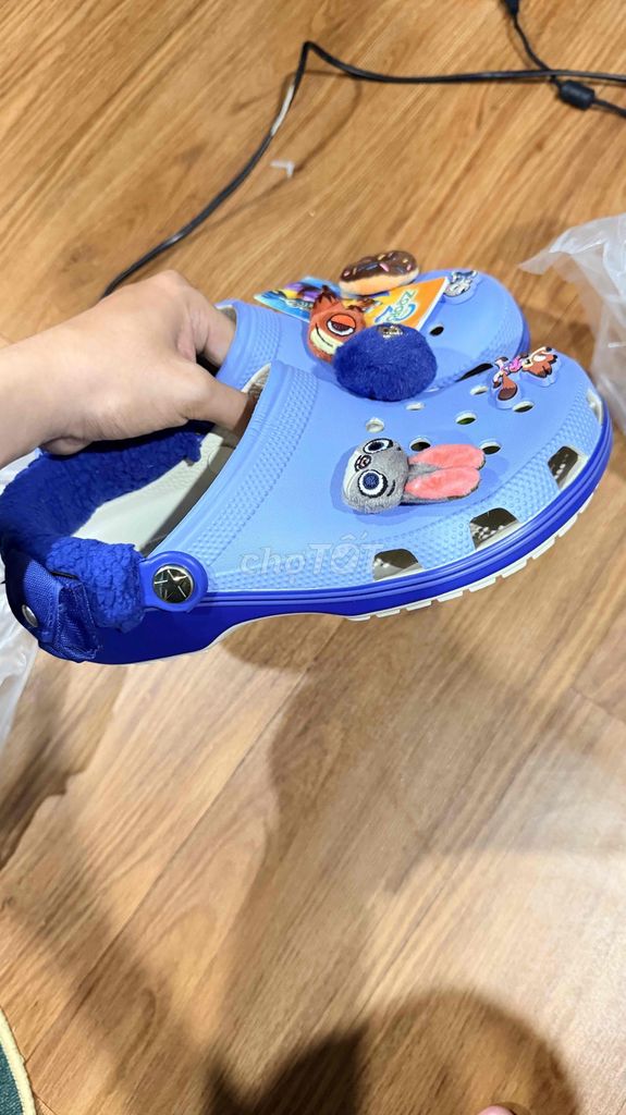 GIÀY CROCS CLASSIC ZOOTOPIA (size 39-40 new). Mua bán Giày dép tại Quận Bình Thạnh Tp Hồ Chí Minh được đăng bởi S ơn. hình 1