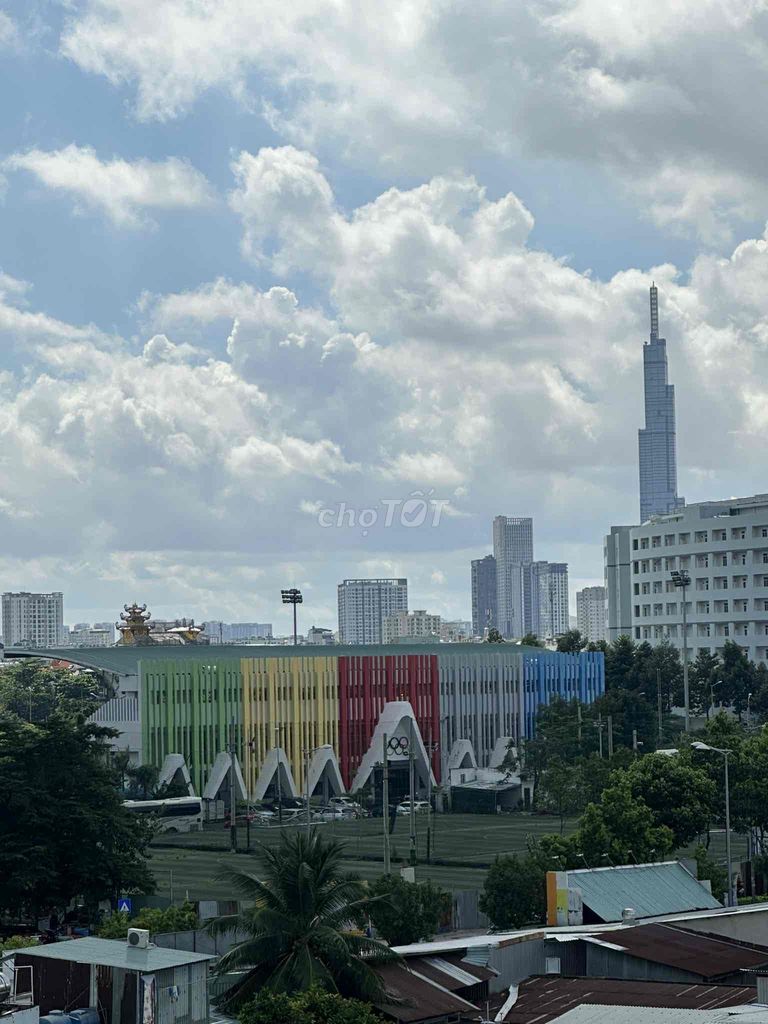 Bán nhà Nơ Trang Long, 5 tầng, hẻm xe hơi view Landmark, giá 7.7 tỷ