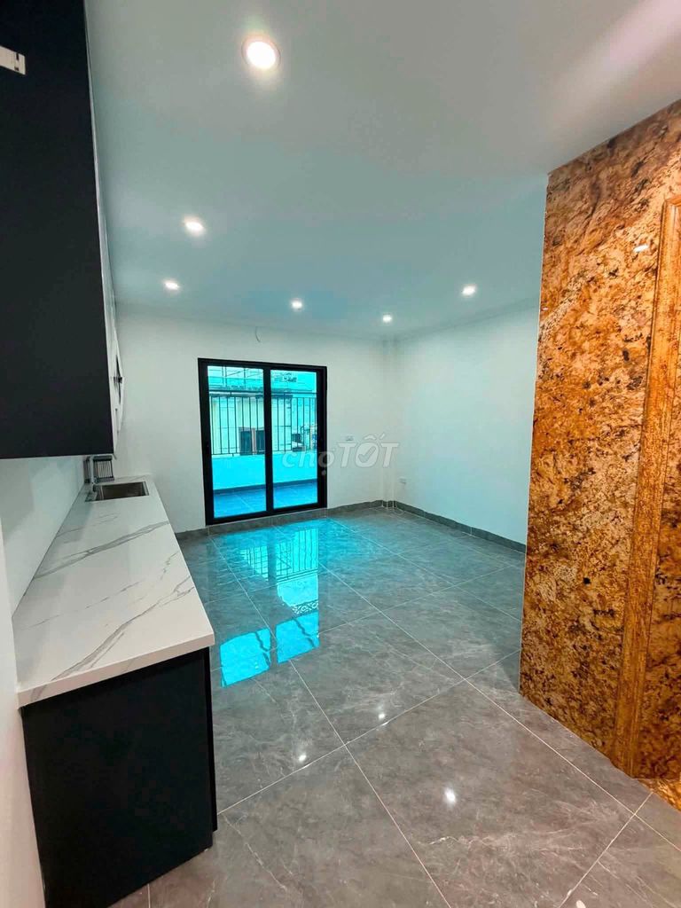 Дом целиком 35м² х 5 этажей + мансарда, с лифтом, Хоанкием